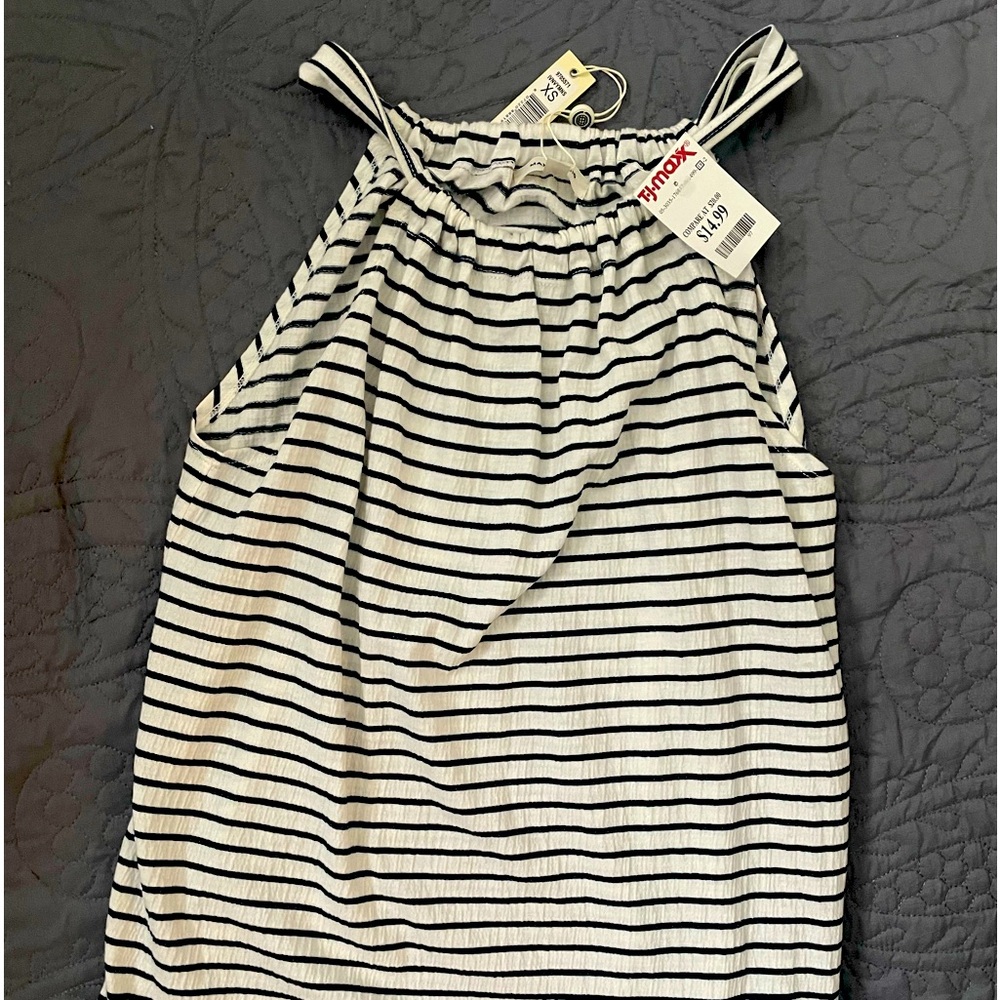 ** BRAND NEW WITH TAGS**MAX STUDIO SMOCKED SLEEVELESS BLUE AND WHITE TOP XS